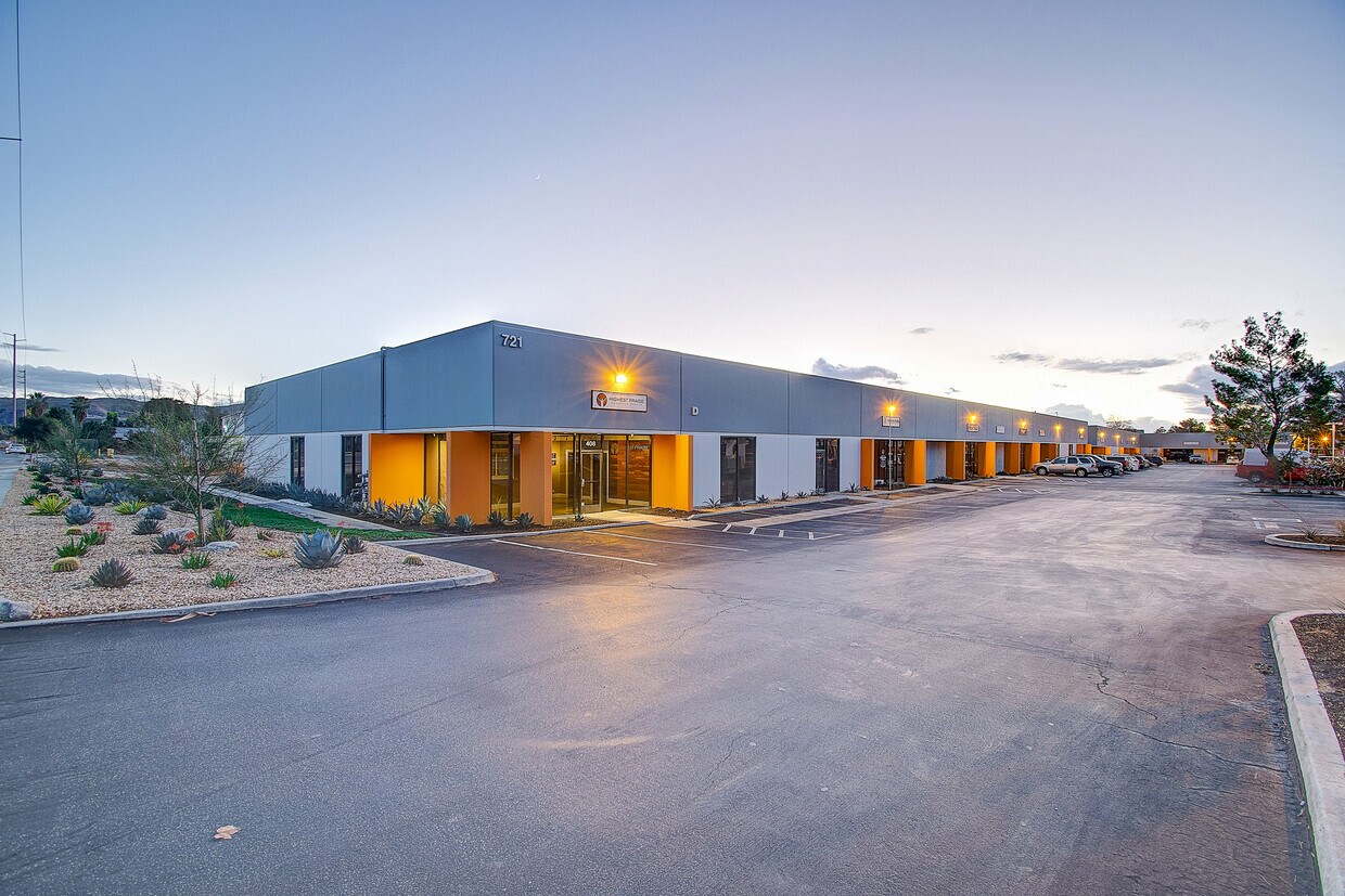 721 Nevada St, Redlands, CA à louer Photo principale– Image 1 sur 25