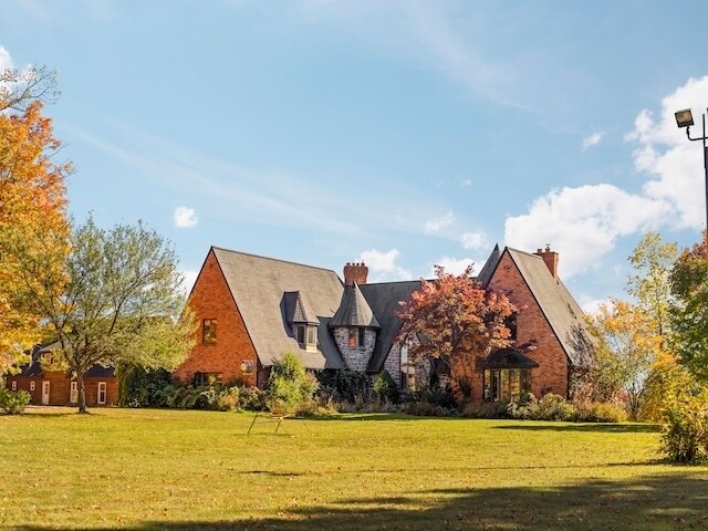 55 S Hope Rdg, Traverse City, MI à vendre - Photo principale – Image 2 sur 38