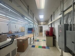 1230 Bordeaux Dr, Sunnyvale, CA à louer Photo intérieure– Image 2 sur 14