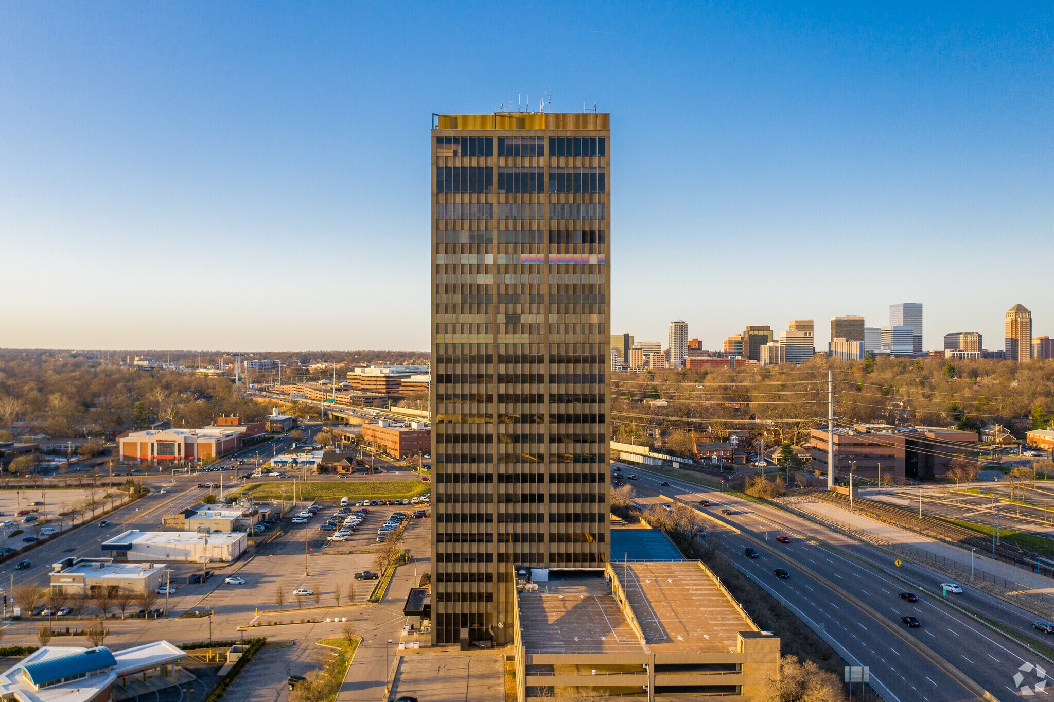 1034 S Brentwood Blvd, Richmond Heights, MO à louer Photo de l’immeuble– Image 1 sur 7
