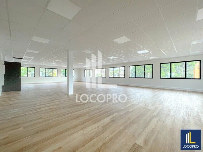 Plus de détails pour 480 Route De Berre, Éguilles - Bureau à vendre
