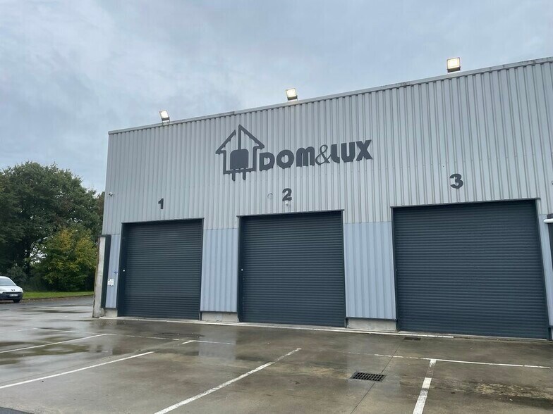 Industriel/Logistique dans Corps Nuds à vendre - Photo de l’immeuble – Image 2 sur 11