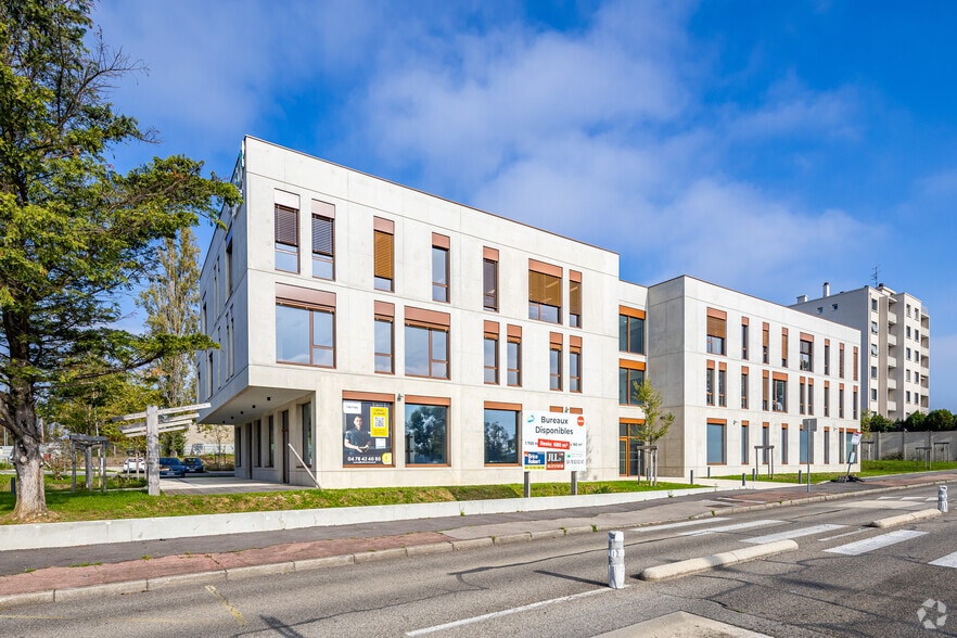 51 Rue Berty Albrecht, Bron à vendre - Photo principale – Image 1 sur 13