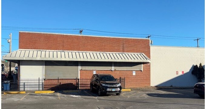 1060 E Main St, Bridgeport, CT à louer - Photo de l’immeuble – Image 1 sur 6