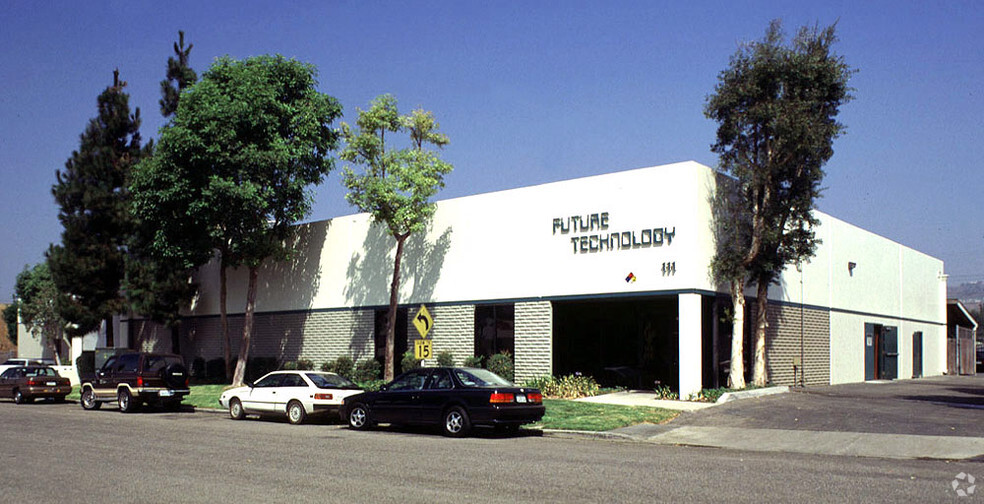111 Mercury Cir, Pomona, CA à louer - Photo de l’immeuble – Image 3 sur 6