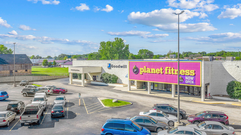 3245-3247 Court St, Pekin, IL à louer - Photo de l’immeuble – Image 2 sur 7