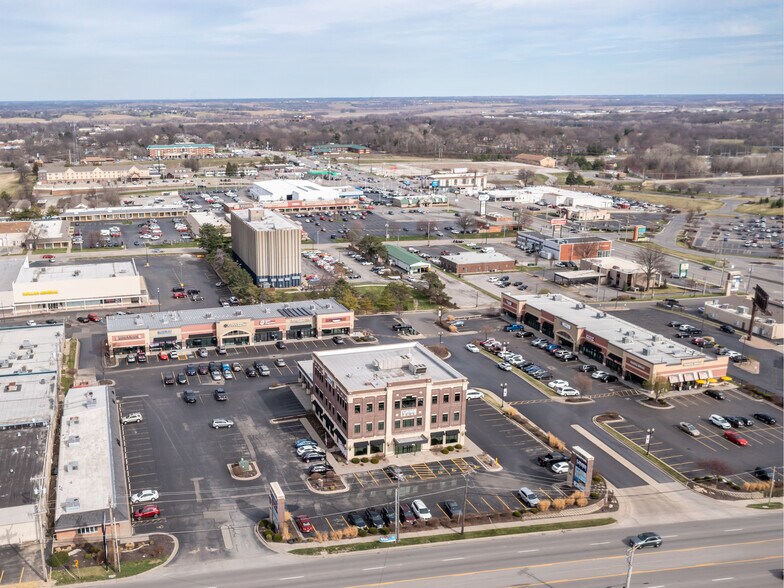 1209 N Belt Hwy, Saint Joseph, MO à louer - Photo de l’immeuble – Image 2 sur 3