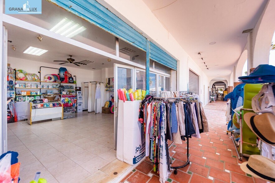 Local commercial dans Salobreña à vendre - Photo de l’immeuble – Image 3 sur 18