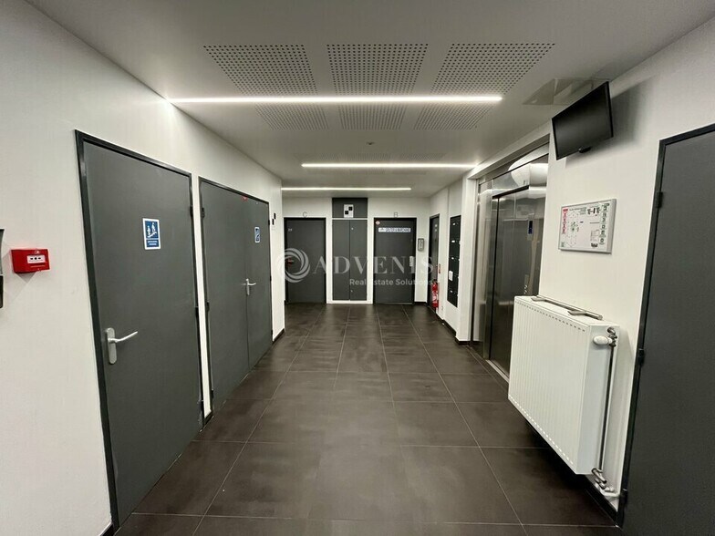 Local d'activités dans Nanterre à vendre - Photo intérieure – Image 2 sur 12