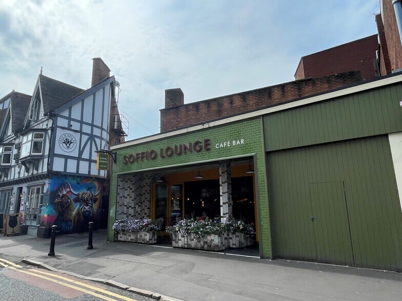 111-112 High St, Stourbridge à vendre - Photo de l’immeuble – Image 2 sur 8