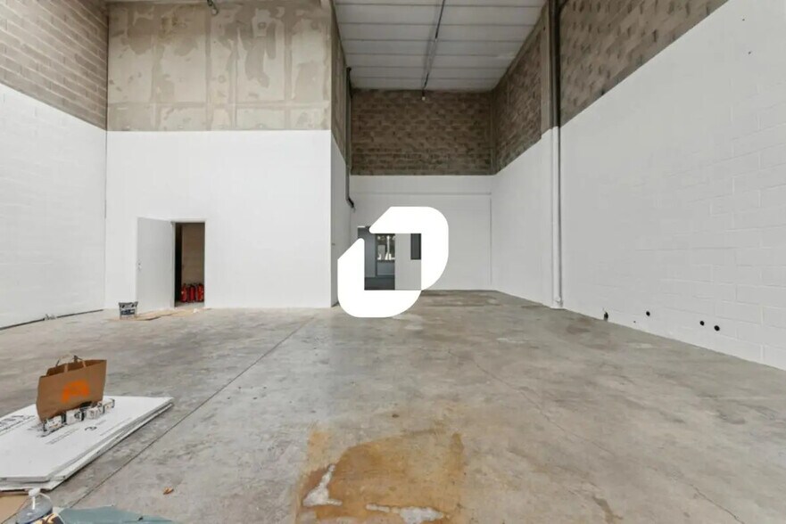 Local d’activités dans Émerainville à louer - Photo intérieure – Image 2 sur 8