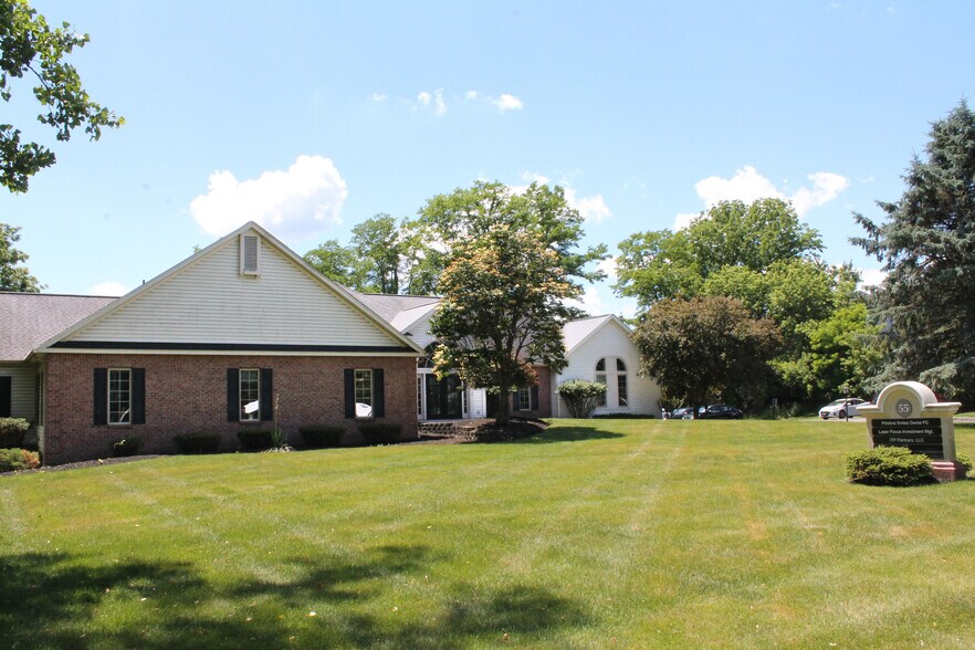 55 Sullys Trl, Pittsford, NY à louer - Photo de l’immeuble – Image 2 sur 69