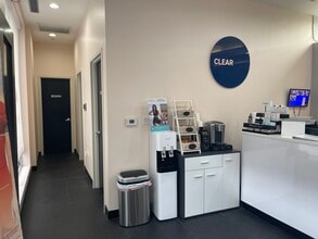 106 River Dr S, Jersey City, NJ à louer Photo intérieure– Image 2 sur 6