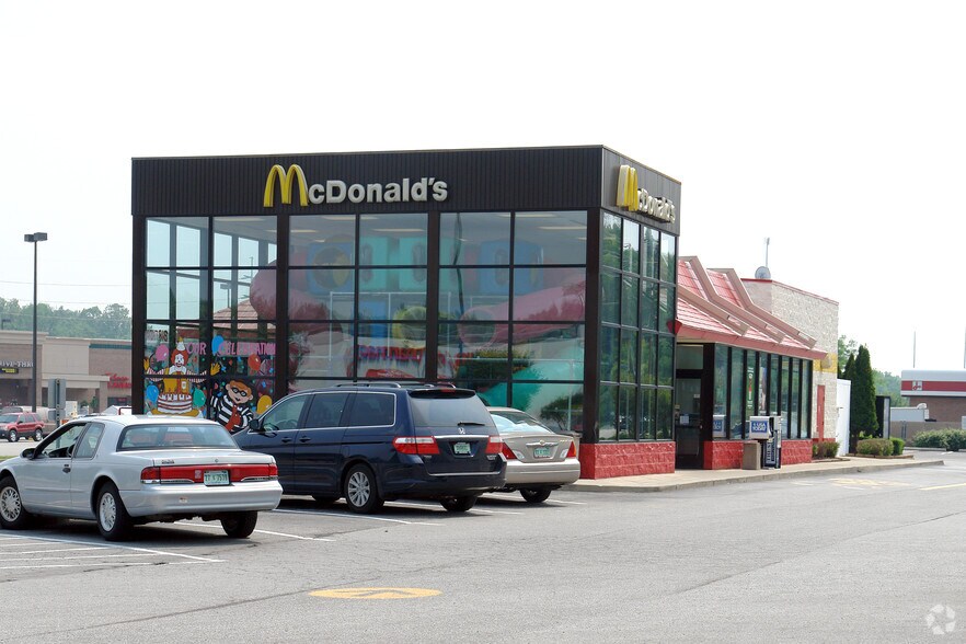 9737-9811 Fall Creek Rd, Indianapolis, IN à louer - Photo de l’immeuble – Image 2 sur 5