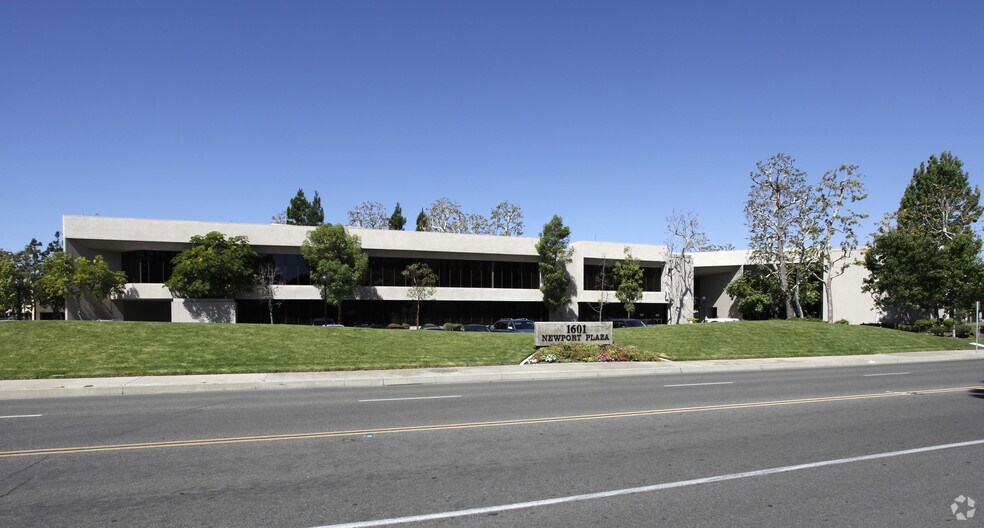 1601 Dove St, Newport Beach, CA à louer - Photo de l’immeuble – Image 3 sur 18