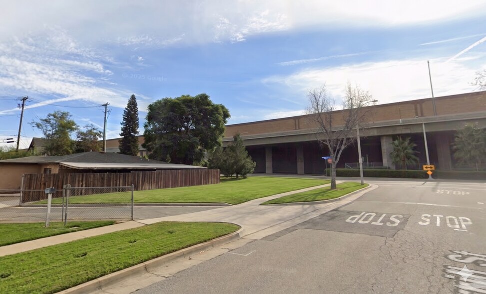 128 Grand blvd, Corona, CA à vendre - Aérien – Image 2 sur 3