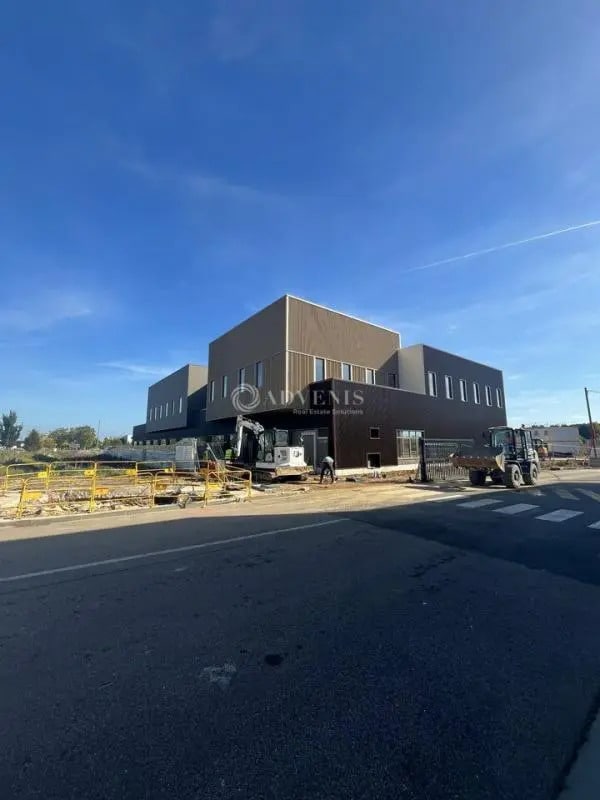 Plus de détails pour Local d’activités à vendre