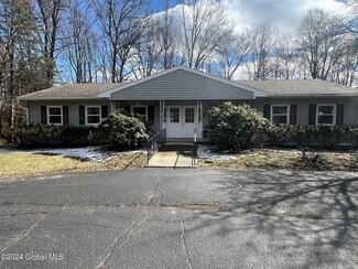 Plus de détails pour 1612 Crescent Rd, Clifton Park, NY - Spécialisé à vendre