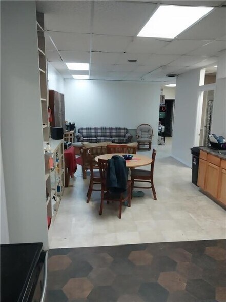 2102 N Oakland Ave, Decatur, IL à vendre - Photo de l’immeuble – Image 3 sur 13