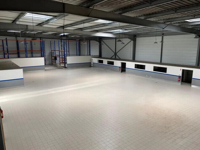 Plus de détails pour Bureau, Industriel/Logistique à louer