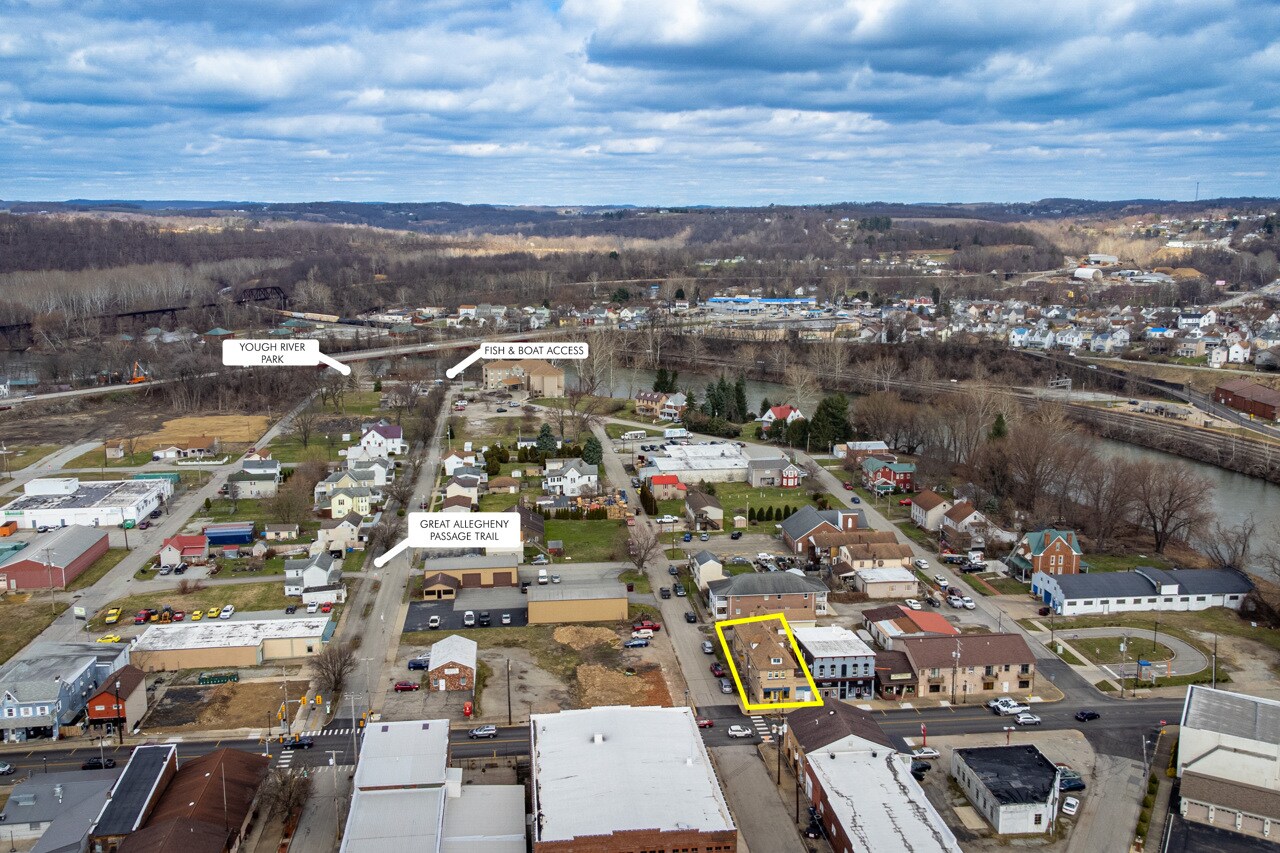 316 W Crawford Ave, Connellsville, PA à vendre Photo principale– Image 1 sur 10