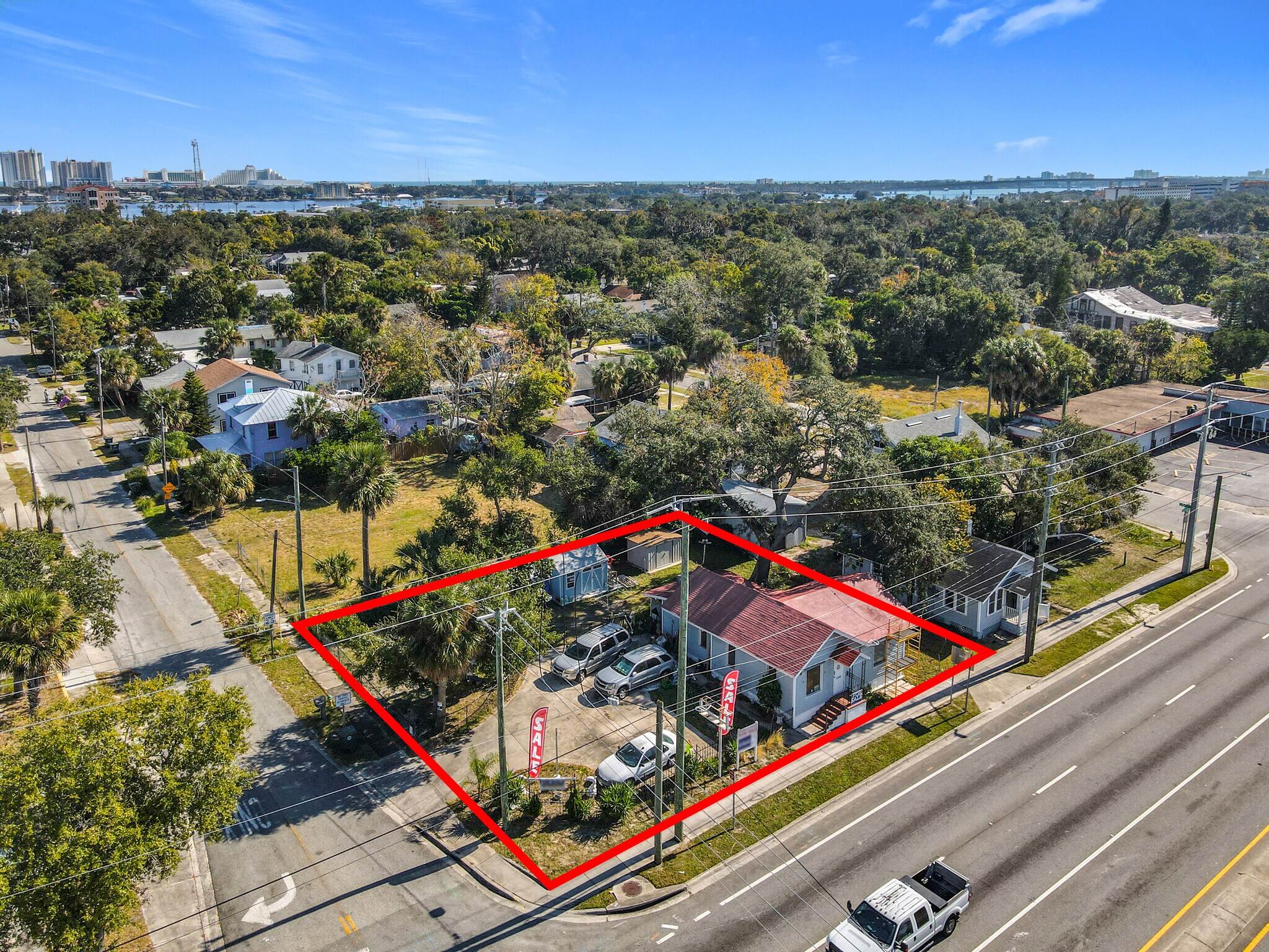 825 S Ridgewood Ave, Daytona Beach, FL à vendre Photo principale– Image 1 sur 9