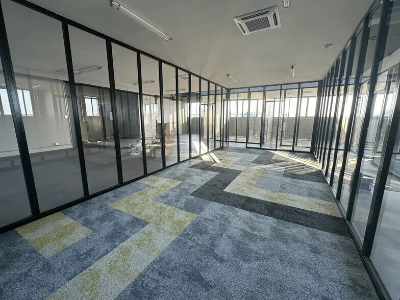 Bureau dans Reims à louer - Photo de l’immeuble – Image 2 sur 5