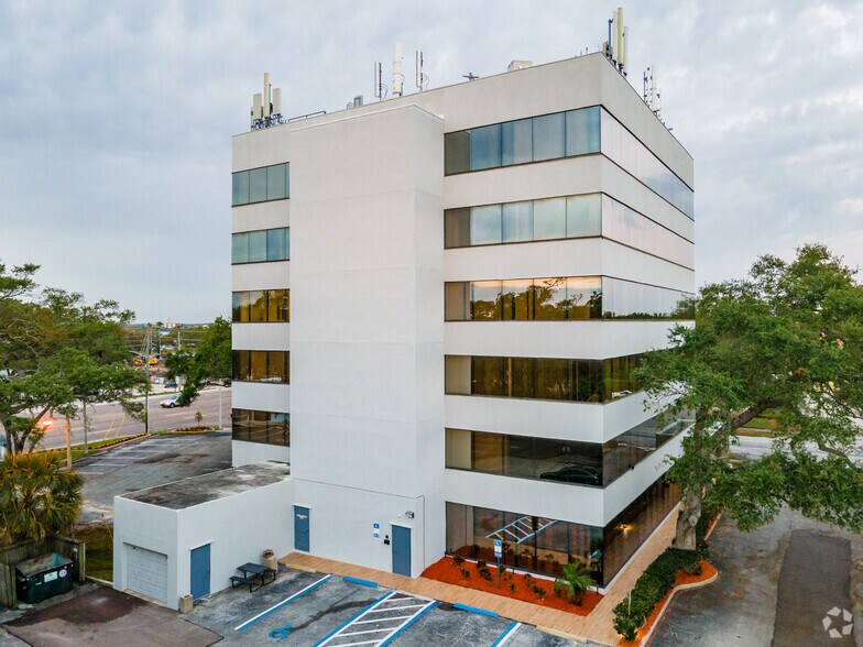 3000 Gulf To Bay Blvd, Clearwater, FL à louer - Photo de l’immeuble – Image 3 sur 16
