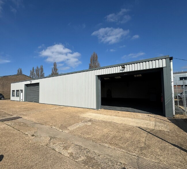 4 Station Rd, Whittlesey à vendre - Photo de l’immeuble – Image 2 sur 9