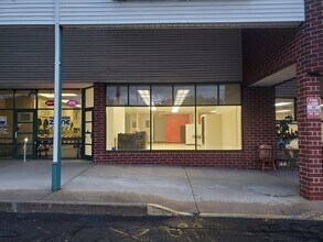 96 Cross St, Naugatuck, CT à louer Photo de l’immeuble– Image 1 sur 6