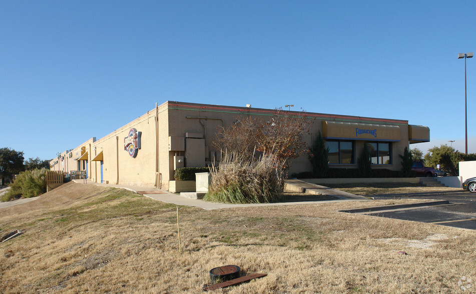 2301 E Central Texas Expressway, Killeen, TX à louer - Photo de l’immeuble – Image 2 sur 22