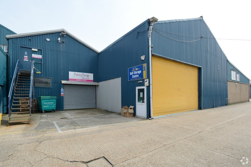 Courtwick Ln, Littlehampton à louer - Photo principale – Image 1 sur 3