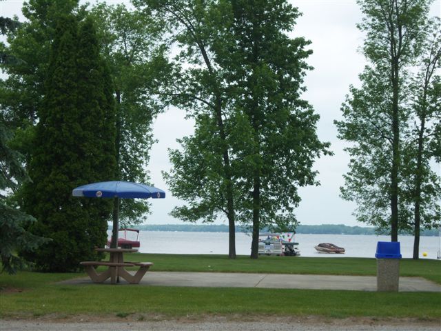 730 W Houghton Lake Dr, Prudenville, MI à vendre - Photo de l’immeuble – Image 3 sur 3