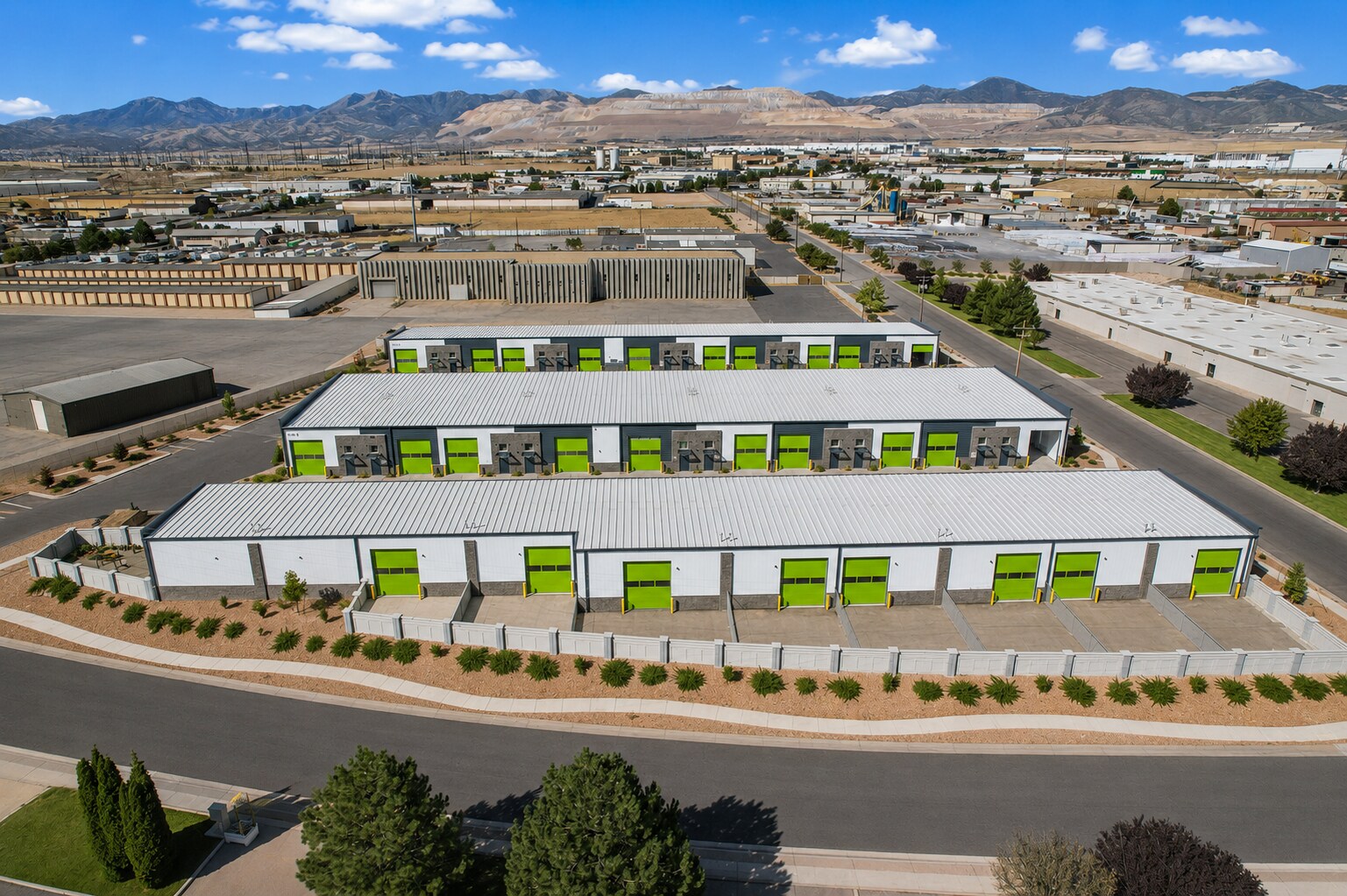 9456 S Bagley Park Rd, West Jordan, UT à louer Photo de l’immeuble– Image 1 sur 7