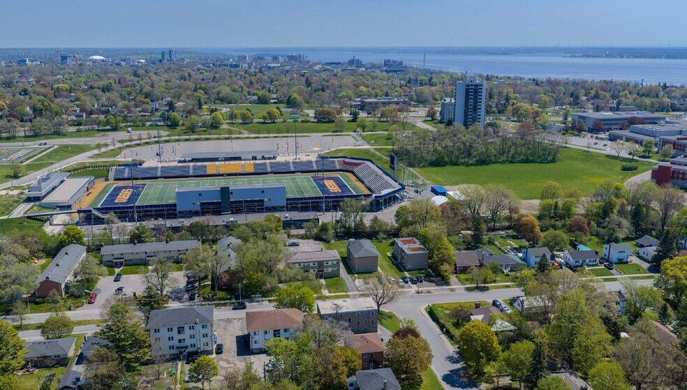 304 Yonge St, Kingston, ON à vendre - Aérien – Image 2 sur 11