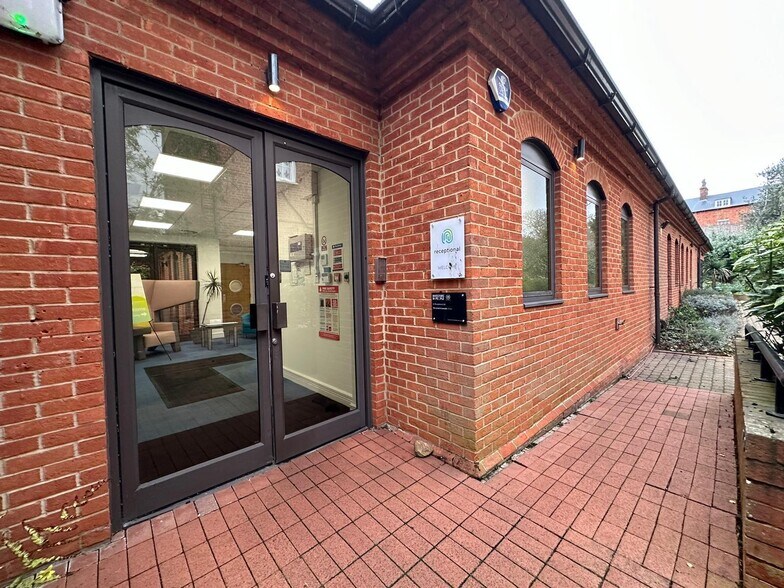 9-11 Bromham Rd, Bedford à louer - Photo de l’immeuble – Image 2 sur 18