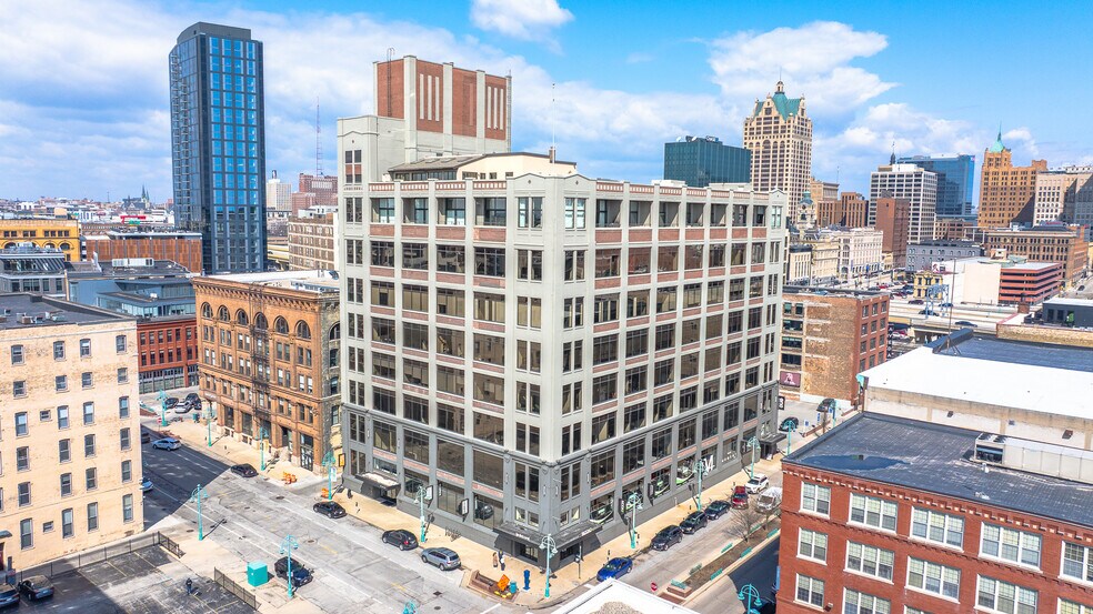 320 E Buffalo St, Milwaukee, WI à louer - Photo principale – Image 1 sur 17