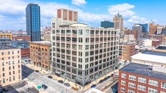 Plus de détails pour 320 E Buffalo St, Milwaukee, WI - Bureau à louer