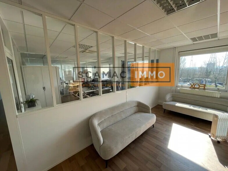 9 Chaussée Jules César, Osny à louer - Photo de l’immeuble – Image 1 sur 6