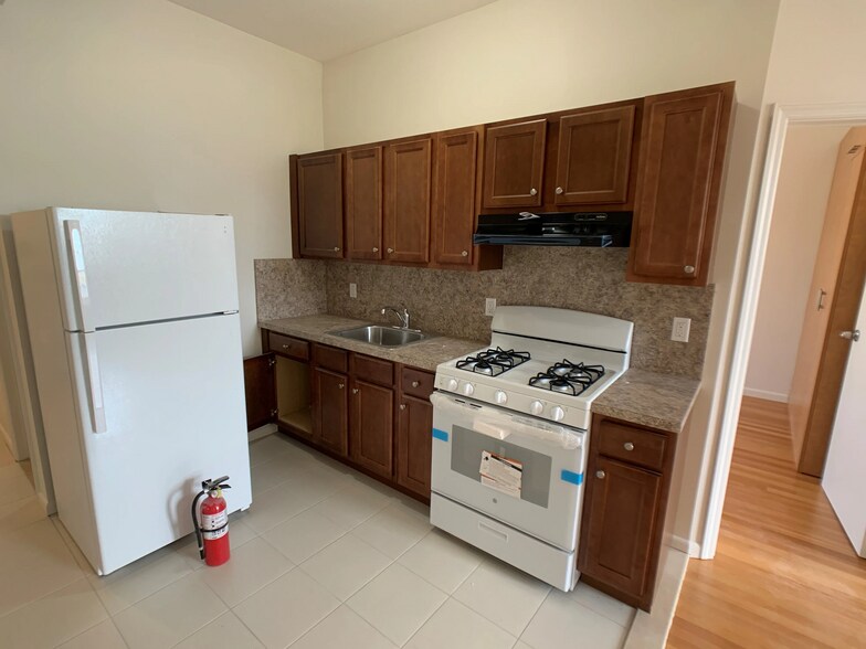 2828 W 19th St, Brooklyn, NY à vendre - Photo intérieure – Image 2 sur 6