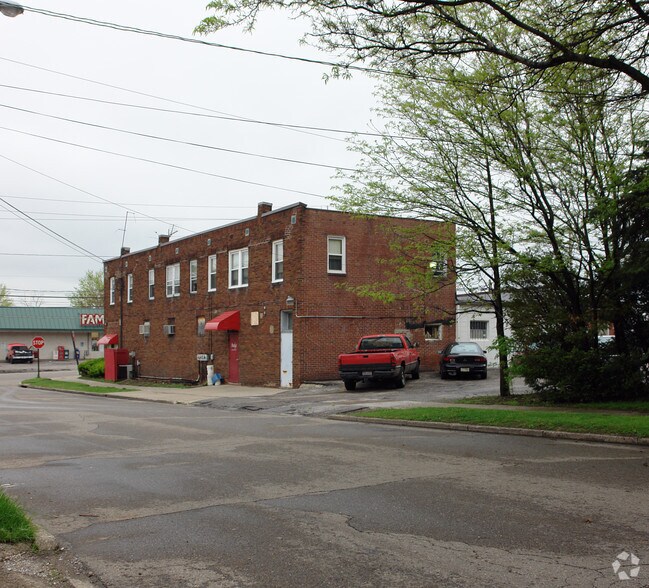 1749-1751 S Main St, Akron, OH à louer - Photo de l’immeuble – Image 2 sur 12