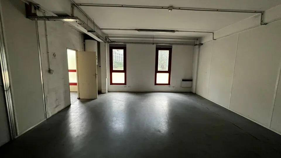 Local d’activités dans Éragny à louer - Photo de l’immeuble – Image 3 sur 9
