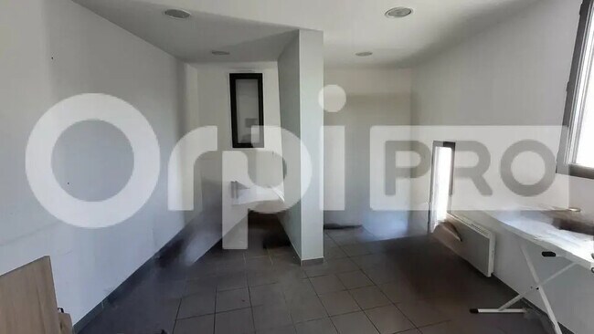 Plus de détails pour Local d'activités à louer