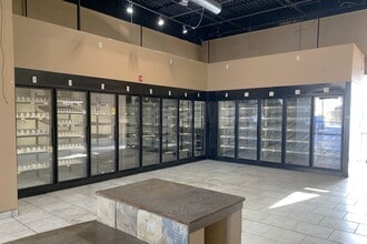 1100-1148 Douglas Rd, Oswego, IL à louer Photo intérieure– Image 2 sur 4