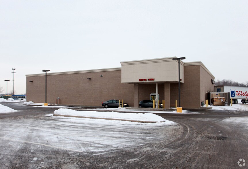 600 County Road 10 NE, Blaine, MN à vendre - Photo de l’immeuble – Image 2 sur 2