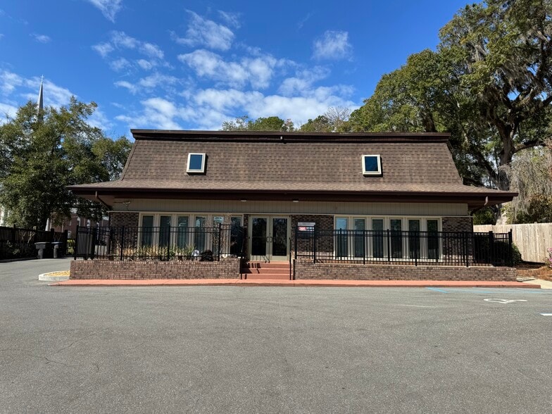 1801 N Meridian Rd, Tallahassee, FL à louer - Photo principale – Image 1 sur 8