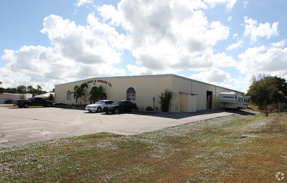 23245 Harbor View Rd, Port Charlotte, FL à louer - Photo de l’immeuble – Image 2 sur 3