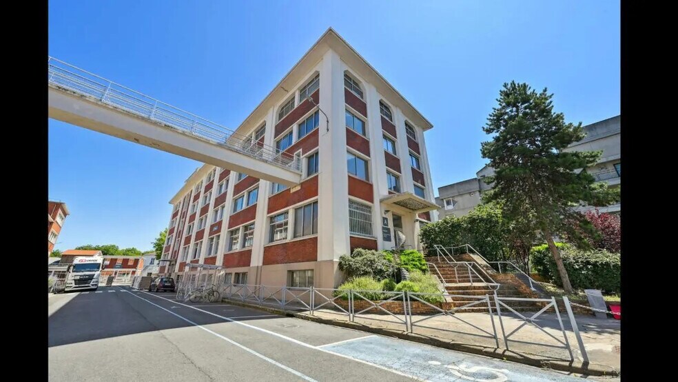 Bureau dans La Courneuve à louer - Photo de l’immeuble – Image 1 sur 14