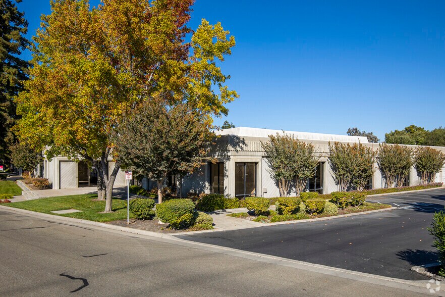 2380-2390 Owen St, Santa Clara, CA à louer - Photo de l’immeuble – Image 2 sur 9