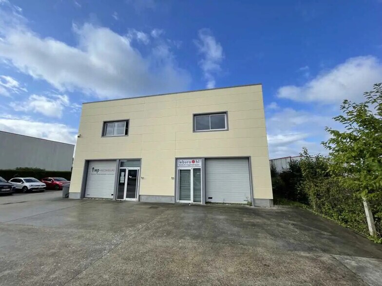 Local d’activités dans Saint-Jacques-sur-Darnétal à louer - Photo de l’immeuble – Image 1 sur 6